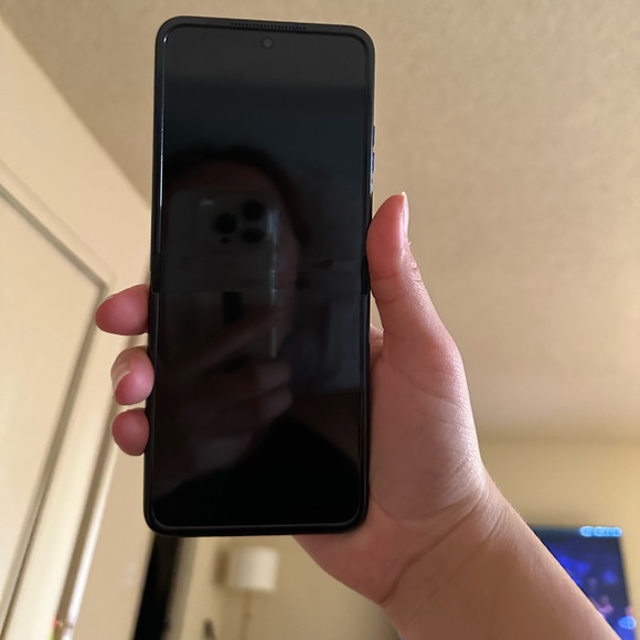 Motorola razr + 2024 AT&T - Picture 2 of 3